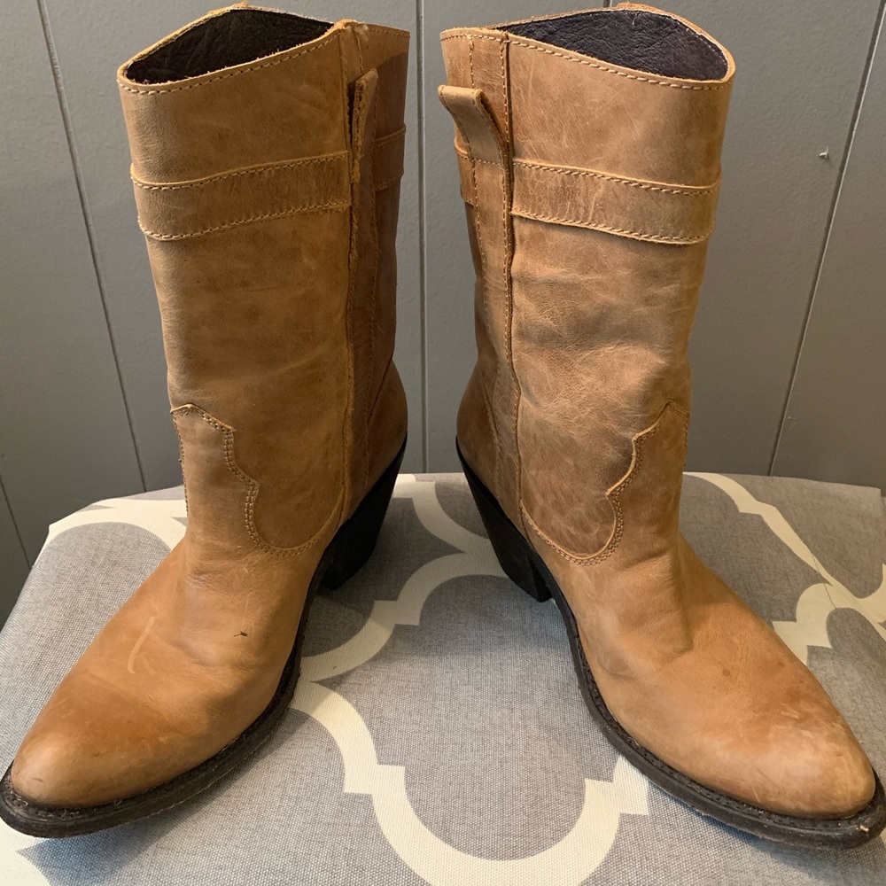 Brown boots from independent boot company